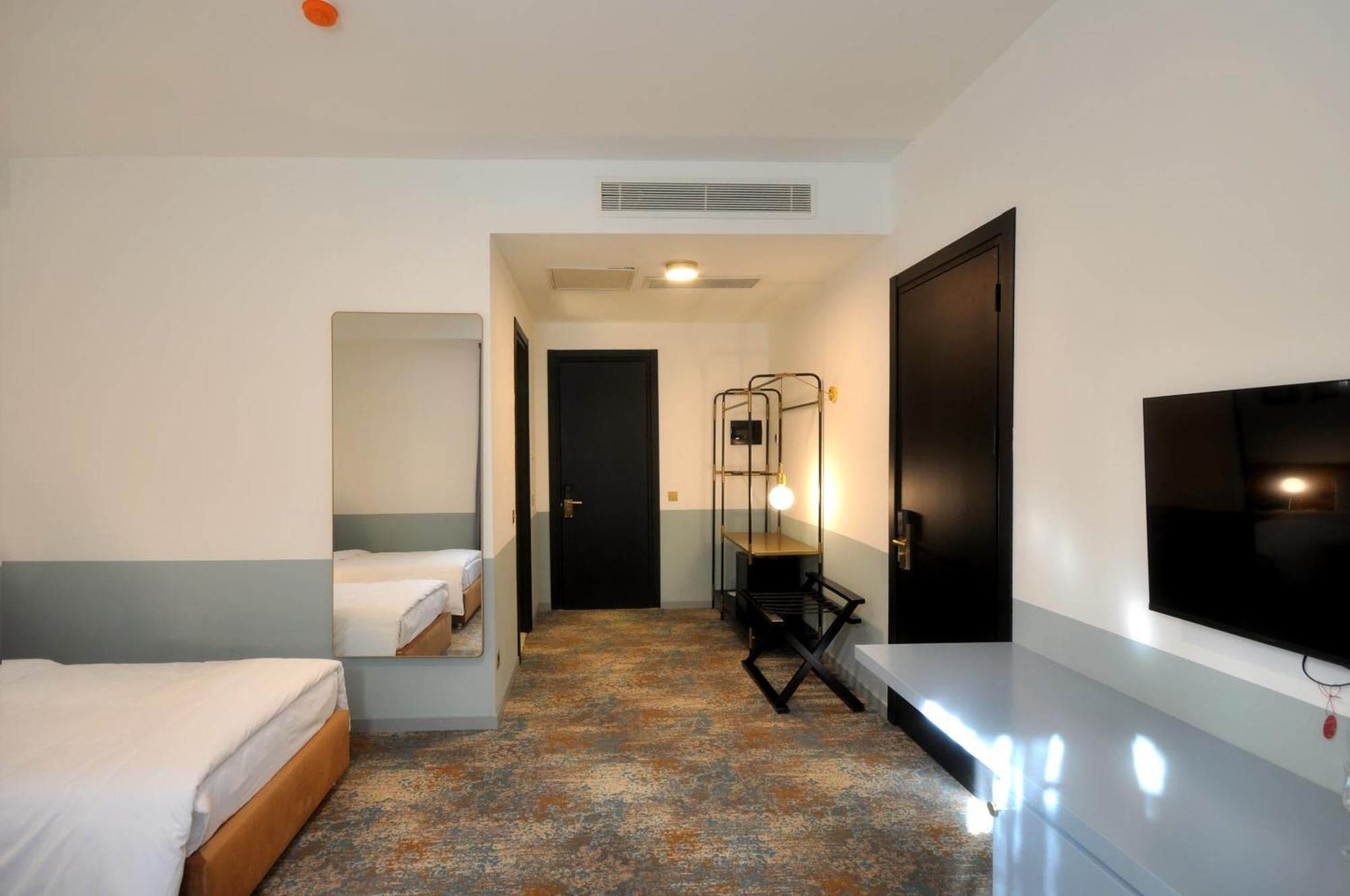 Castor & Pollux Hotel Tbilisi Exterior photo